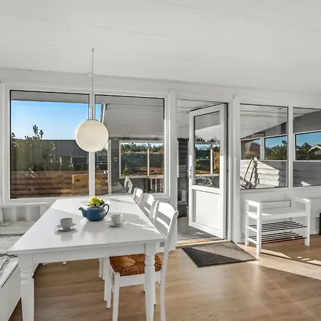 Semesterbostad Beautiful In Hvide Sande With Wifi Bjerregård