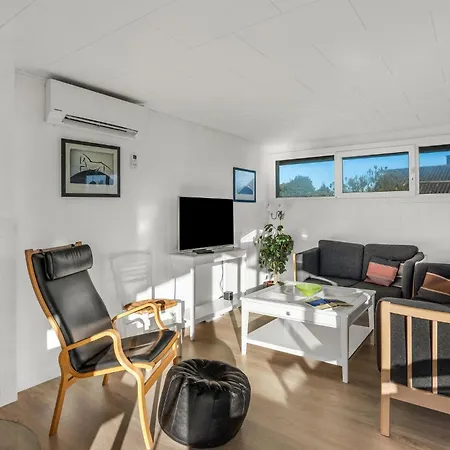 2 Bedroom Pet Friendly In Hvide Sande Ferienhaus *
