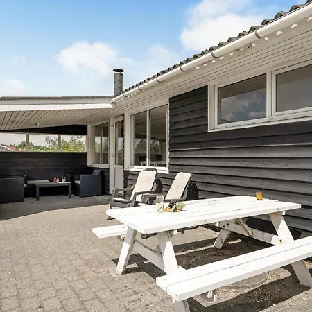 Beautiful In Hvide Sande With Wifi Bjerregård