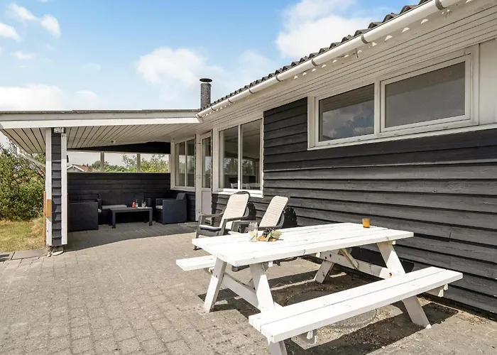 Beautiful In Hvide Sande With Wifi Bjerregård